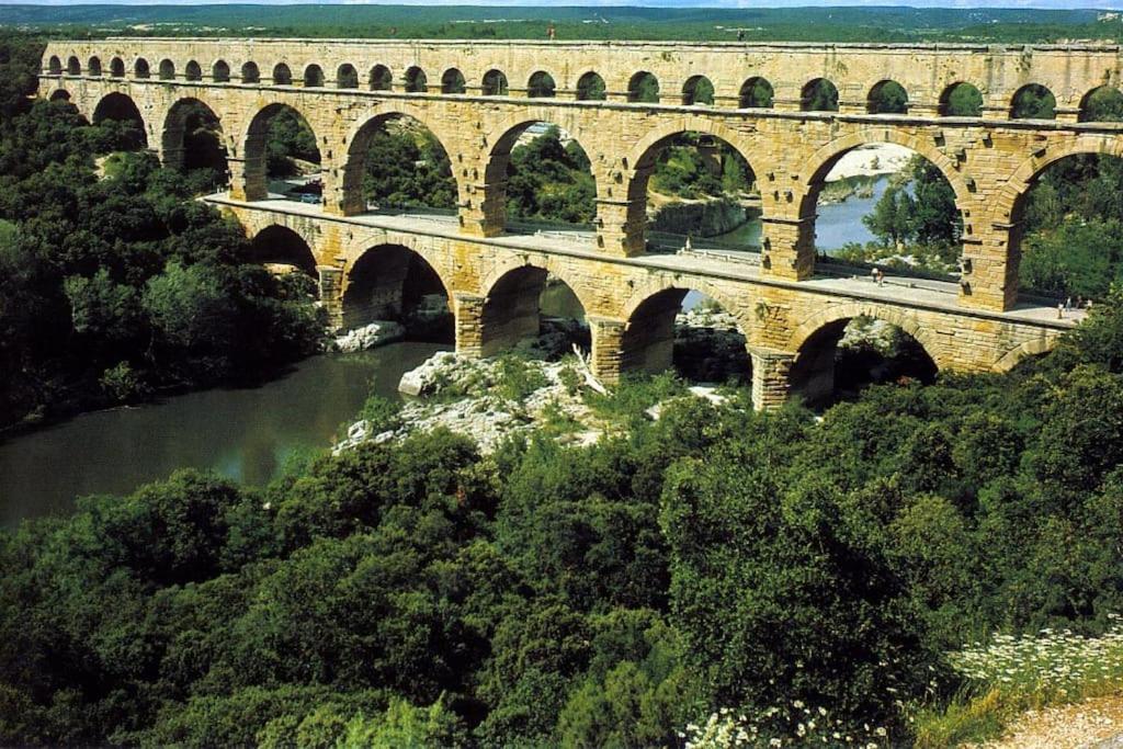 شقة Le Loft Des Antiquaires, LʼIsle-sur-la-Sorgue المظهر الخارجي الصورة